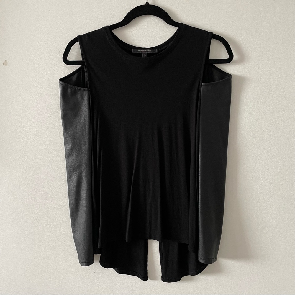 BCBGMAXAZRIA black long faux leather sleeve cold open shoulder shirt top sz XXS